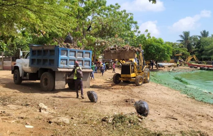 Imagen de la noticia: Néstor Reverol anuncio: “Hemos extraído 19.000 toneladas de desechos” del Lago de Maracaibo