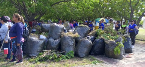 Imagen de la noticia: Municipio Cabimas: Ejecutan décima jornada de saneamiento y limpieza de las riberas del Boulevard Costanero