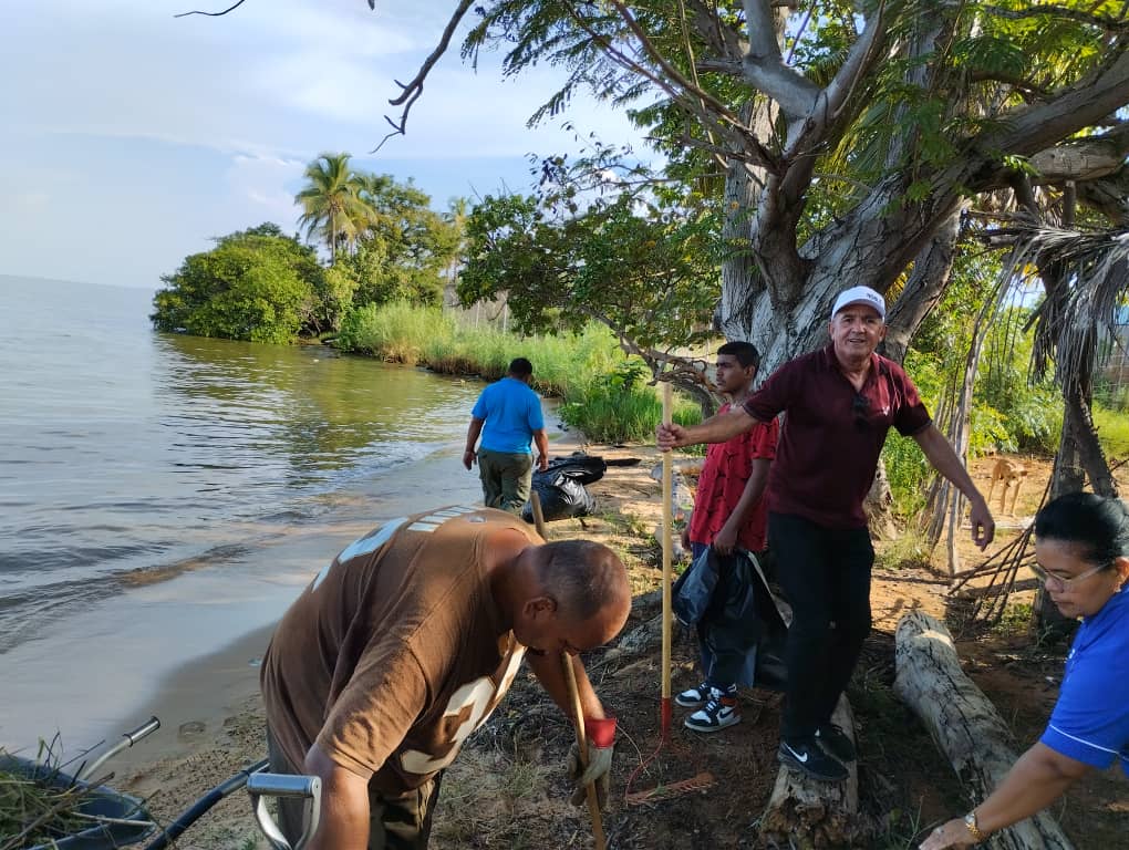 Imagen de la noticia: Municipio Santa Rita: Alcaldía realizó jornada de saneamiento ambiental número 25 y 26 a las costas del Lago de Maracaibo
