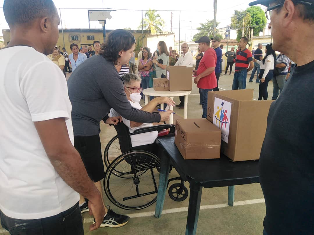 Imagen de la noticia: Municipio Cabimas: Discapacitados salen a votar de forma masiva en las Primarias
