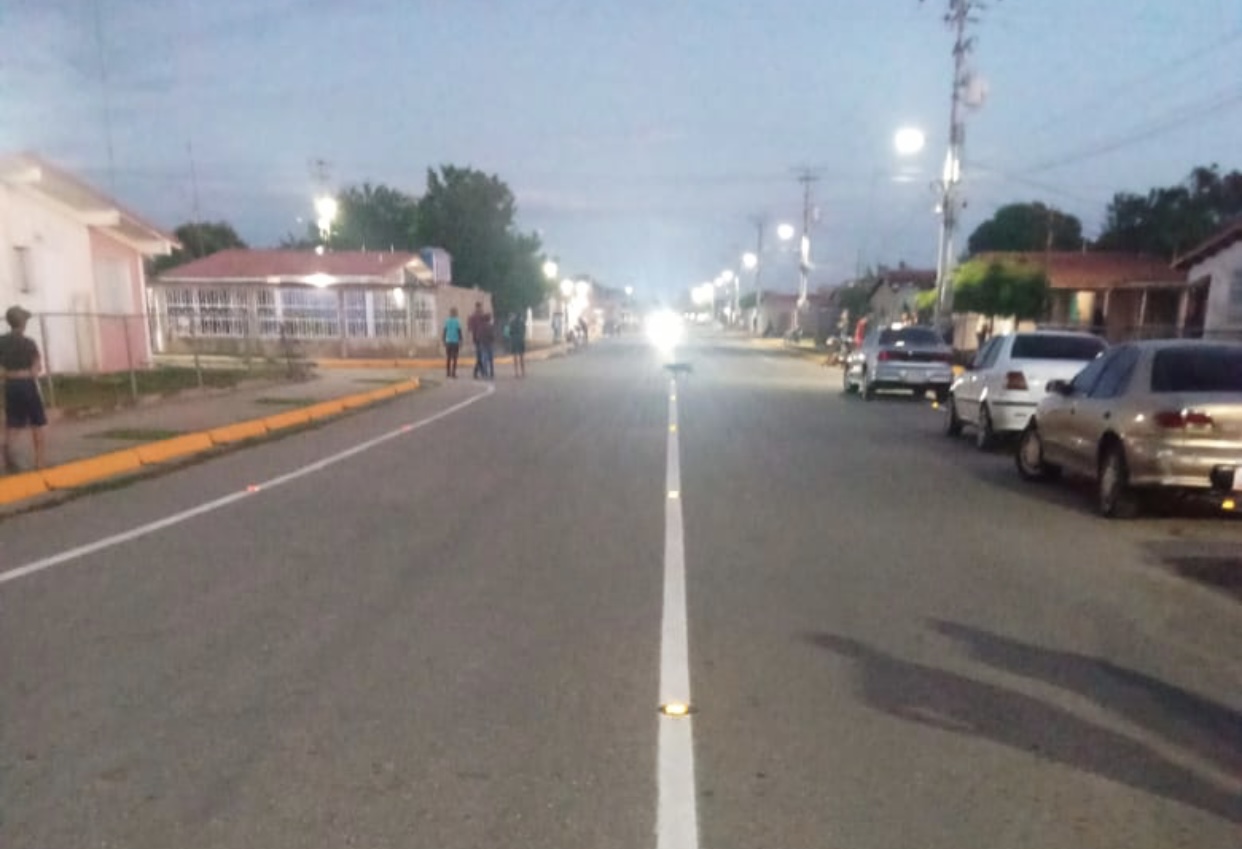 Imagen de la noticia: Municipio Valmore Rodríguez: Inaugurados mejora vial y Alumbrado Público en Urb. La Gran Victoria