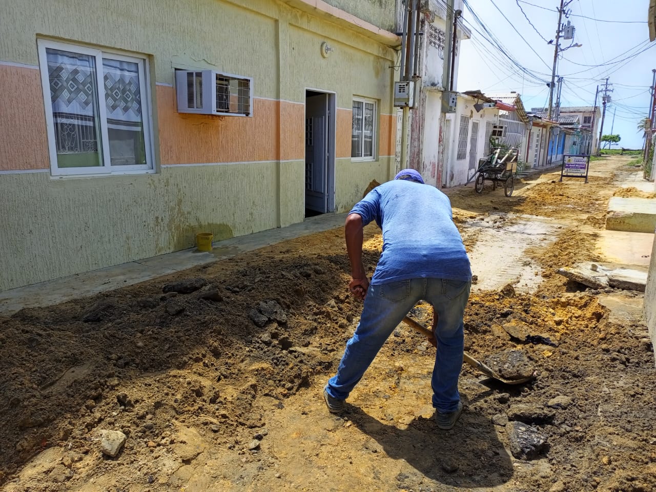 Imagen de la noticia: Municipio Cabimas: Alcaldía realiza la sustitución de colector y reparación de ramales de aguas blancas en el sector Los Cocos del Casco Central