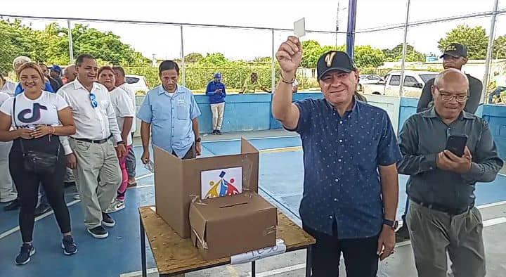 Imagen de la noticia: Municipio Cabimas: Alcalde Nabil Maalouf ejerció su voto en la Parroquia Rómulo Betancourt