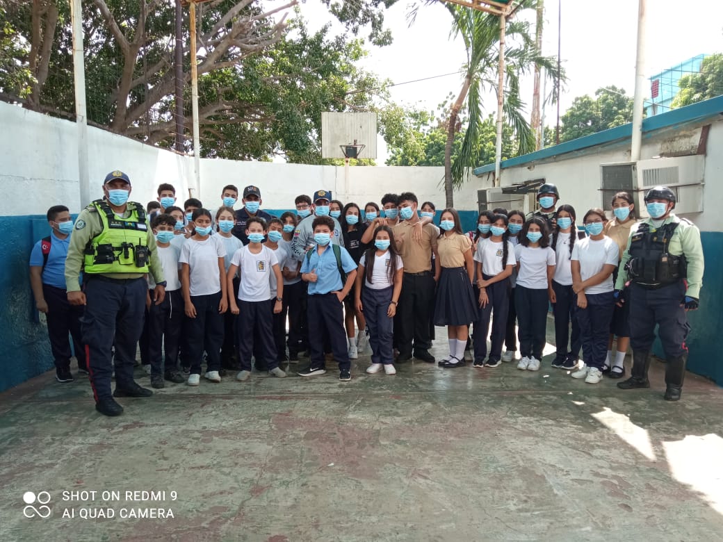 Imagen de la noticia: Municipio Cabimas:Seguridad Ciudadana dicta junto a Policabimas charla sobre el uso del Tapabocas en el Colegio Eloy Palacios
