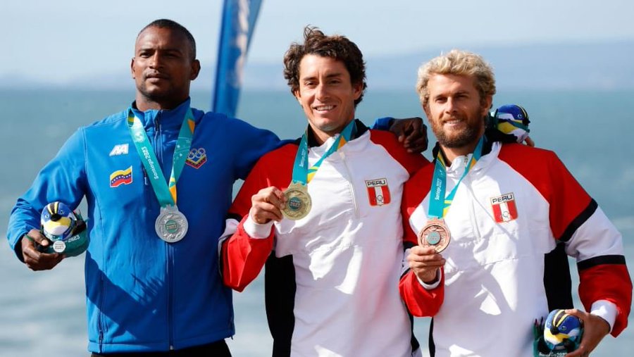 Imagen de la noticia: Surfista Francisco Bellorín ganó medalla de plata en los Panamericanos