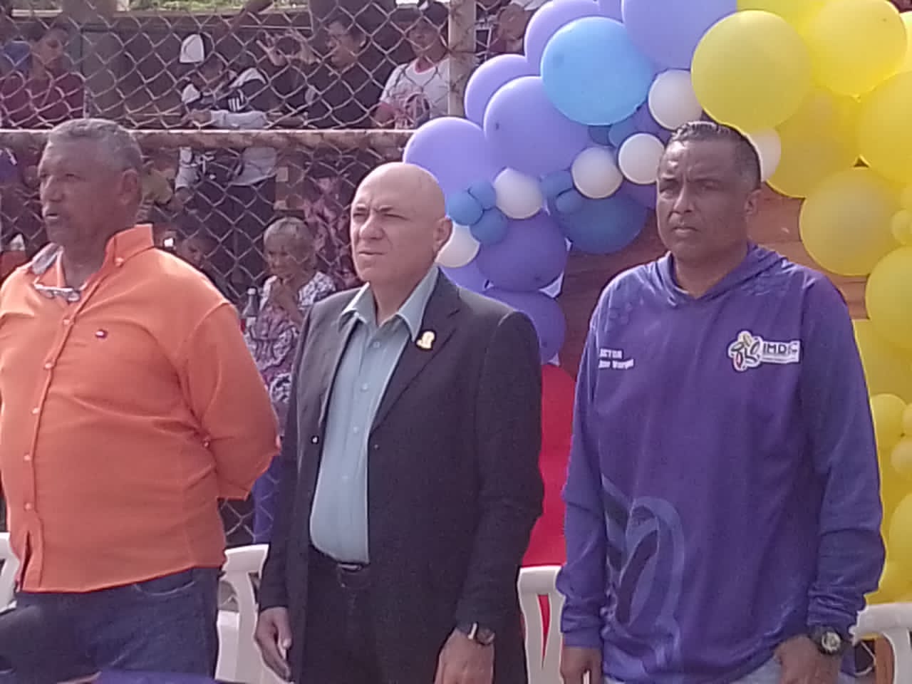 Imagen de la noticia: Municipio Cabimas: Participan 320 niños: Alcalde de Cabimas dio inicio a nueva temporada de la Liga Unión de Beisbol Menor.
