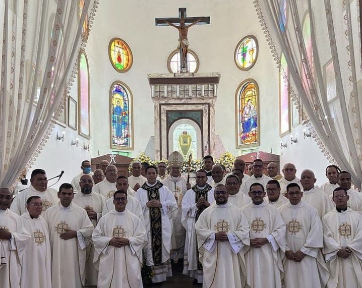 Imagen de la noticia: Municipio Santa Rita: Diócesis de Cabimas ordena dos nuevos sacerdotes