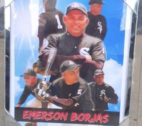 Imagen de la noticia: Municipio Cabimas: Rindieron homenaje Post Mortem al beisbolista Ermenso Borjas en el estadio David Romero
