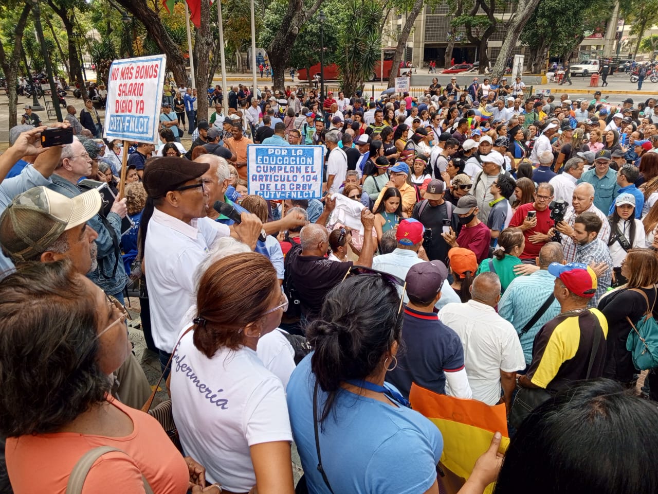Imagen de la noticia: Maestros exigen al gobierno de Maduro reanudar negociaciones para nuevo convenio laboral