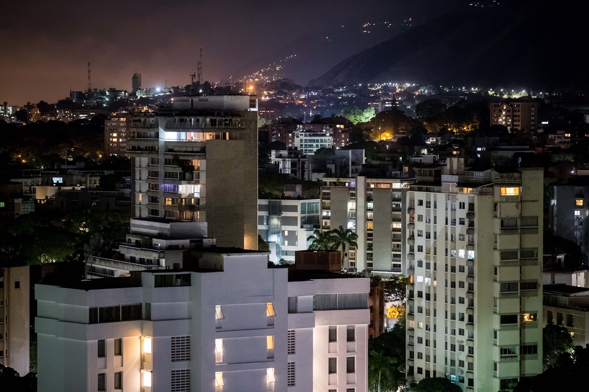 Imagen de la noticia: 83% de los venezolanos califica de «muy ineficiente» la prestación del servicio eléctrico