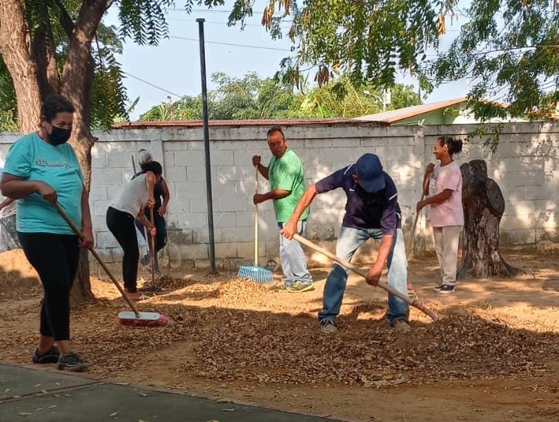 Imagen de la noticia: Municipio Cabimas: Promotores de la parroquia Carmen Herrera recuperan instalaciones del kinder Girasol