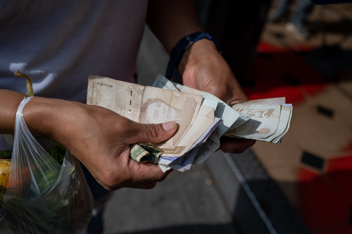 Imagen de la noticia: Observatorio Venezolano de Finanzas afirma que economía venezolana se contrajo 1,2% en 2023