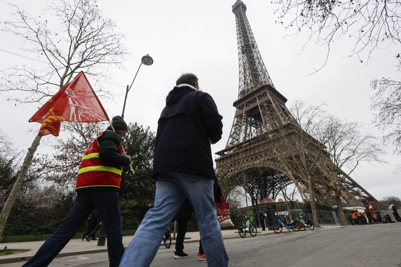 Imagen de la noticia: Segunda jornada de cierre de la Torre Eiffel debido a una huelga
