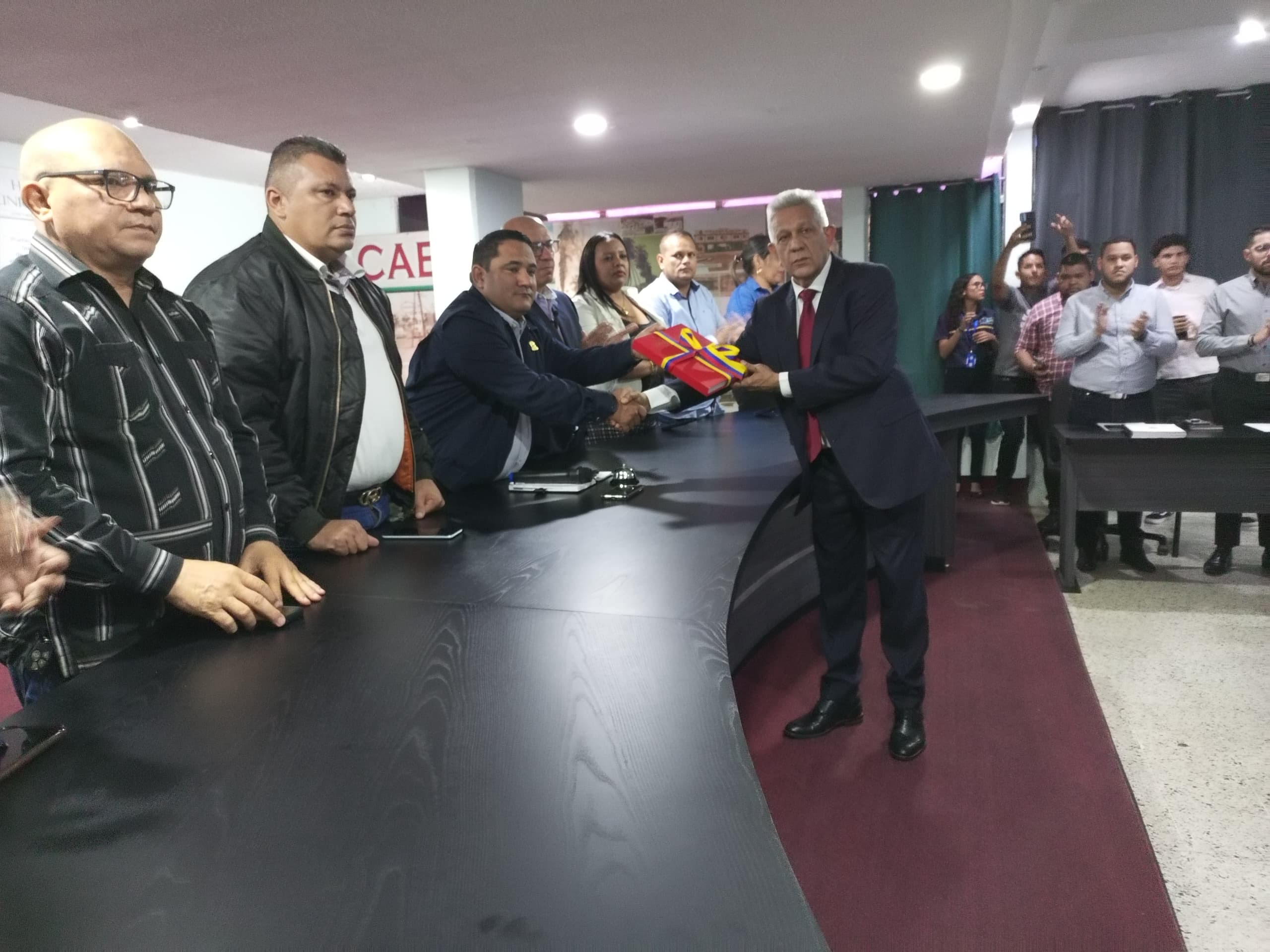 Imagen de la noticia: Municipio Cabimas: Contralor Edegar Villalobos entregó Informe de Gestión 2023 al Concejo Municipal
