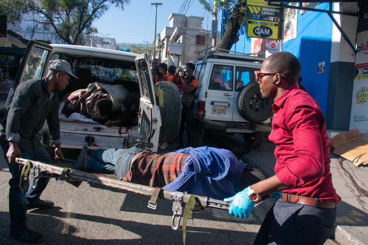 Imagen de la noticia: Hallaron 14 cadáveres en zona acomodada de Haití