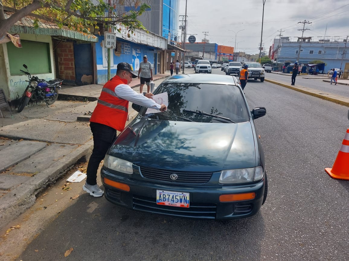 Imagen de la noticia: Municipio Cabimas: INTT y Seguridad Ciudadana realizan operativo vial para evitar el transporte público informal