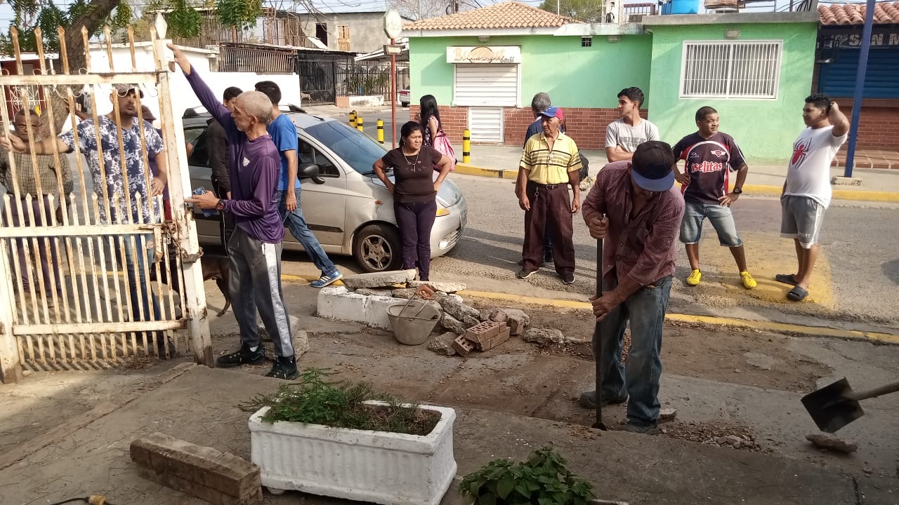 Imagen de la noticia: Municipio Cabimas: Inician trabajos de remodelación de la cerca perimetral de la Iglesia Nuestra Señora de Guadalupe