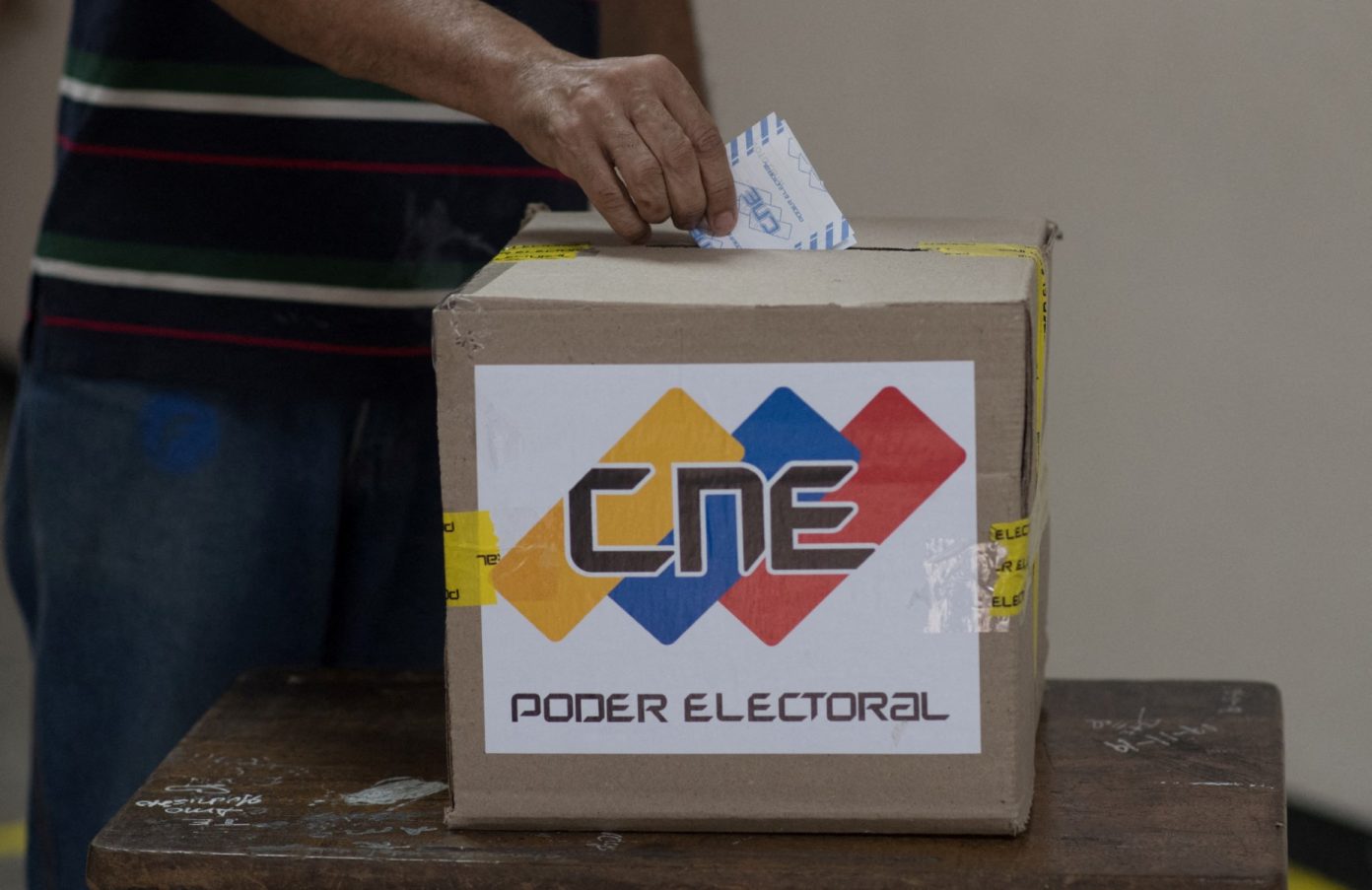 Imagen de la noticia: Más de 600.000 venezolanos se inscribieron en el RE para votar en las presidenciales