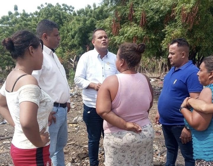 Imagen de la noticia: Municipio Cabimas: Concejal Luis Dupuy: “la quema de basura es un delito y vamos a actuar de manera legal para sancionar estos hechos”.