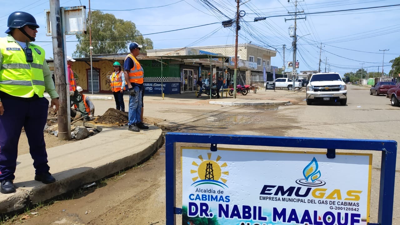 Imagen de la noticia: Municipio Cabimas: Emugas beneficia a más de 350 Cabimenses con operativo de mantenimiento y rehabilitación en la Avenida 31