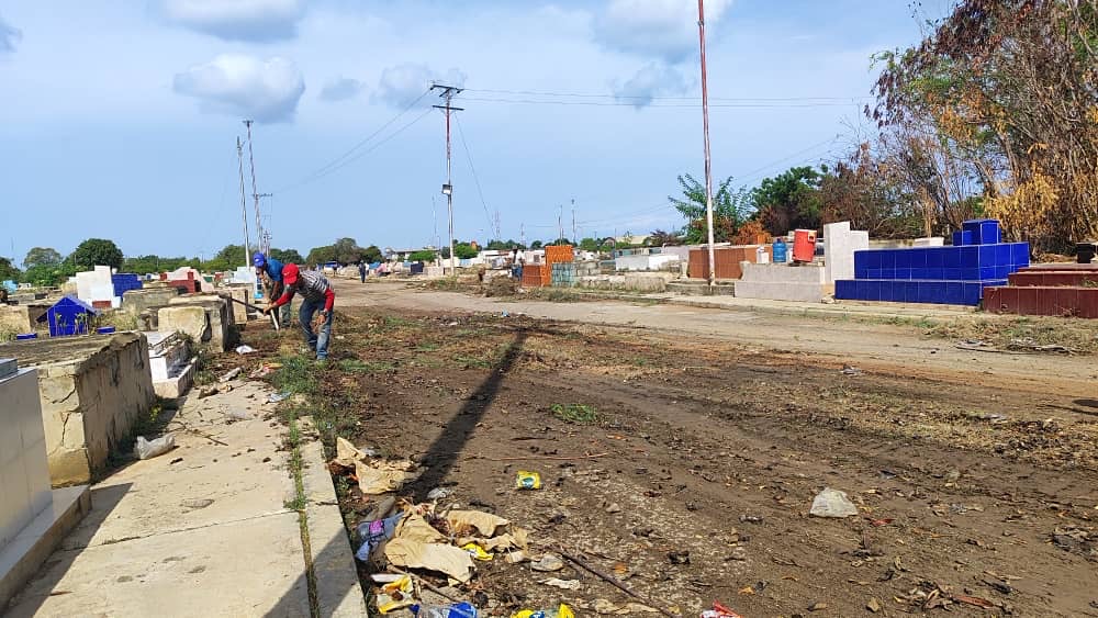 Imagen de la noticia: Municipio Cabimas: Continúan trabajos de limpieza y desmalezamiento en el Cementerio Municipal