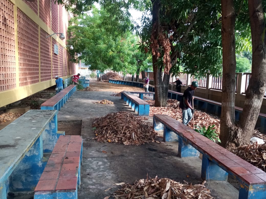 Imagen de la noticia: Municipio Cabimas: Alcaldía realiza nueva jornada de limpieza y bote de escombros en la Facultad de Economía de Luz