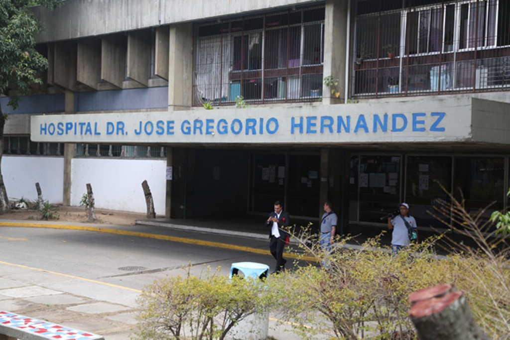 Imagen de la noticia: Hallan cadáver en descomposición dentro de un baño del hospital Los Magallanes de Catia