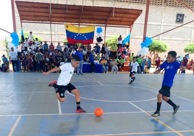 Imagen de la noticia: Municipio Cabimas: Atletas Cabimenses brillaron en los II Juegos Escolares PEZ